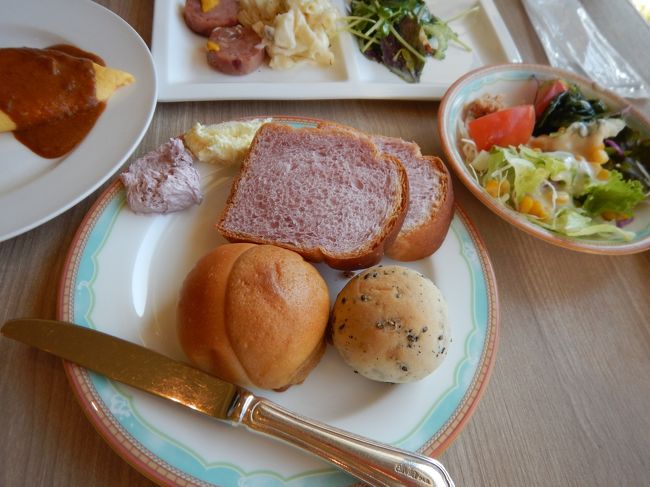 特に美味なのが、パンにつける紅芋ジャムとパインバター！！<br />美味しずぎて朝食食べ過ぎた。。