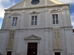 グロリア線終点から徒歩数分の所にあるのは、
イエズス会のサン・ロケ教会

１６世紀終わりに天正遣欧少年使節が１ヶ月滞在した教会です。