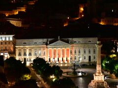 大きな建物は、ドナ・マリア国立劇場

下りはエレベーターは使わず、バイロ・アルトへ通じる連絡橋を渡って歩いてホテルまで帰りました。

明日は、ベレン地区を観光します。