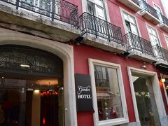 スーツケースを置きに、一旦ホテルへ。