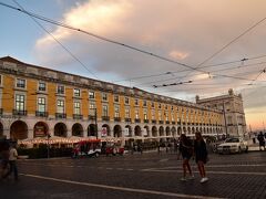 マヌエル?世の宮殿があったことから、別名”宮殿広場”とも呼ばれている、コメルシオ広場。

リスボンの海の玄関口です。