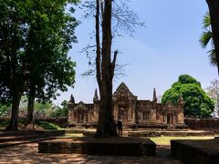 バイタクのおっちゃんの所に戻り、次の遺跡であるムアン・タム遺跡公園へ移動。

坂道を下り走ること１５分ほどで、ムアン・タム遺跡公園に到着。