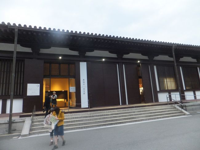 お腹もすこしふくれたところでクールダウンも終わり、せっかくなので観光をすることに。興福寺の国宝館へ行きました。<br />館内は撮影禁止でしたが阿修羅像などを見ることができました。昔も見たことあるはずなのですが、初めて見た新鮮さがありました。