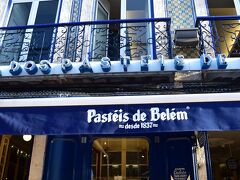 いわゆるエッグタルトで有名な、パスティス・デ・ベレンで朝食です。

アズレージョの外壁が素敵な建物です。
１８３７年からの長い歴史を感じます。