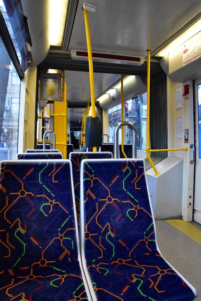 始発駅なのでがら空きです。