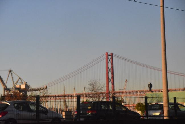 あ、若戸大橋。<br />なわけありません。<br /><br />４月２５日橋<br />１９６６年に開通した２２７７mのつり橋で、上が車、下が鉄道専用だそうです。<br /><br />