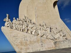 観光客で溢れる前に、発見のモニュメントを見学しましょ。

ジェロニモス修道院からモニュメントに行くには、横断歩道を渡り、インペリオ広場の南側にある地下道を通ります。

１９６０年に、エンリケ航海王子５００回忌を記念して造られました。

何故か、感動しました。