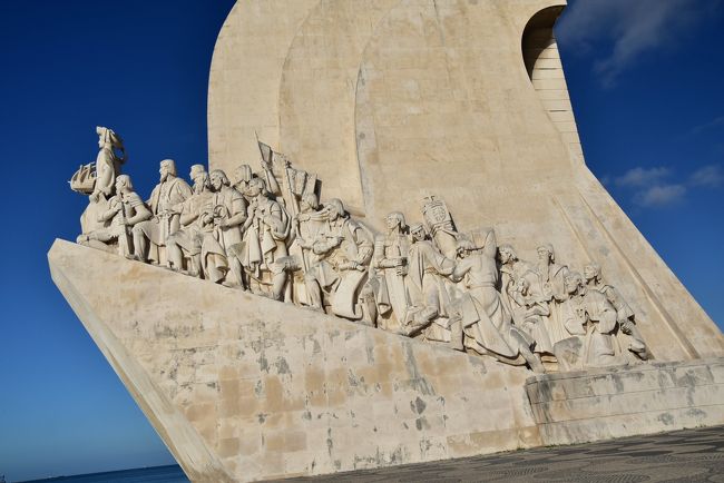 観光客で溢れる前に、発見のモニュメントを見学しましょ。<br /><br />ジェロニモス修道院からモニュメントに行くには、横断歩道を渡り、インペリオ広場の南側にある地下道を通ります。<br /><br />１９６０年に、エンリケ航海王子５００回忌を記念して造られました。<br /><br />何故か、感動しました。