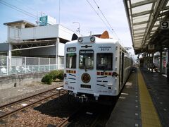 JR和歌山駅まで戻ってきて、たま電車にも乗ってみました。意外に楽しい電車です。しかし、紀三井寺も和歌山電鉄も電車の本数が少ない。車のほうが移動の効率はよさそう。
この後、大阪経由で帰路へ。