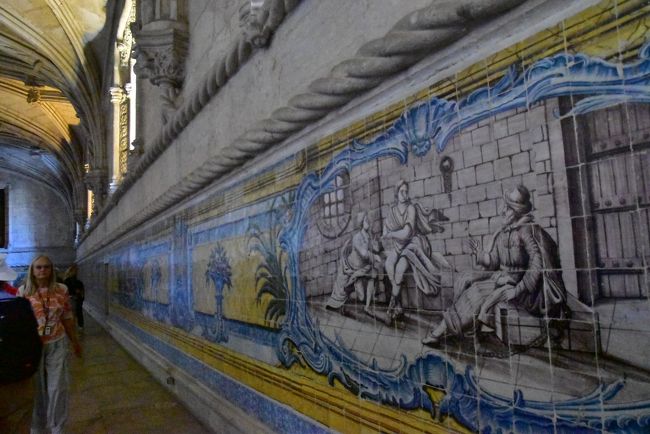 食堂<br /><br />壁面のアズレージョは１８世紀のもの<br /><br /><br />世界遺産であり、見所一杯のジェロニモス修道院には観光客であふれていましたが、日本人の姿は少なかったです。<br /><br />シルバーウィークなのに・・・リスボン全体でもあまり見ませんでした。<br /><br />人気無いのかなあ、ポルトガル。