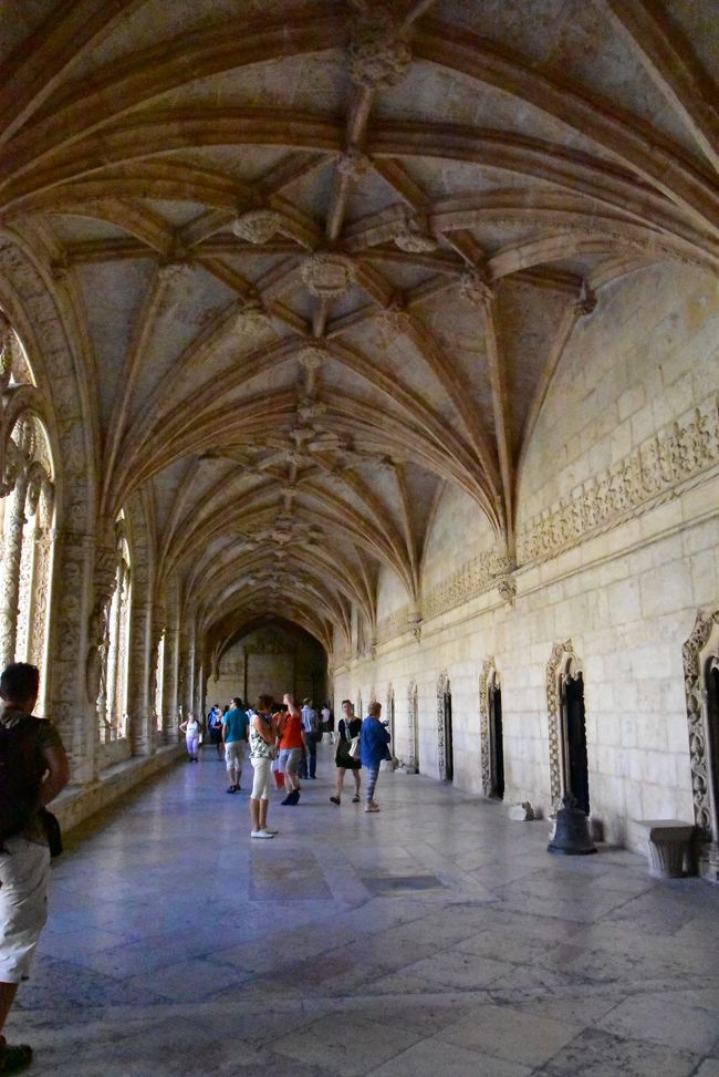 回廊<br /><br />マヌエル様式の最高傑作と言われています。<br />だそうですが、建築について全く無知なので、よくわかりません。