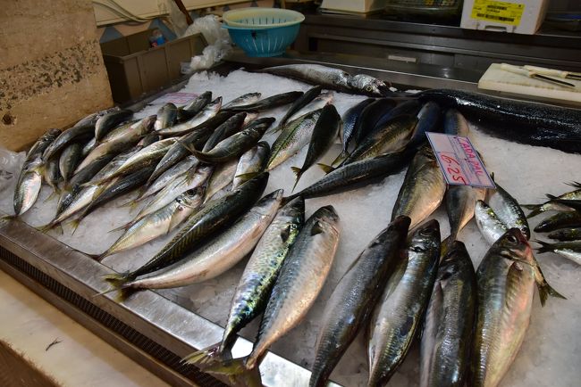 ポルトガルは海に面した国なので、漁業も盛んなようです。<br /><br />鮮魚売り場ではこんな魚が。<br /><br />鯖ですね。<br />どんな調理法で食すのかしら？<br /><br />