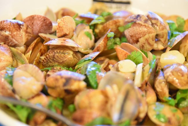 ここで夫が食べたかったのは”マテ貝のニンニクソテー”でした。<br /><br />仕方ないので、お勧めのアサリ貝。<br />酒蒸しみたいなあっさりしたお料理で、ばりうまです。