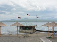 コーカサス地方最大の湖 セヴァン湖に到着。

湖の家的なのもあったので、夏は湖水浴で盛り上がりそう。