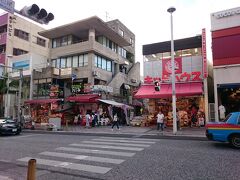 少し休憩して国際通りを散策

お土産は国際通りが一番安かったです
（何も買わなかったけどｗ）

価格調査大好きなので定番パイナップルのハイチュウの価格を比較しながら歩いていましたｗ
底値は税込４１０円くらいだと思います☆
（ホテル・空港は６００円越えでした）