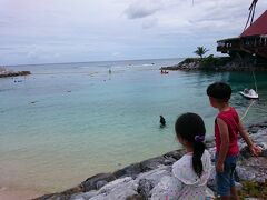 ８時過ぎにチェックアウトしてそのままルネへ

今日はお友達も一緒です

プールや海、クマノミ号を楽しみました