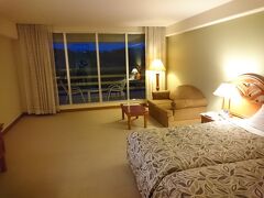 友人と別れリザンへチェックイン

今回もアップグレードして頂きました

お部屋がすごく広いです
パーキングは１泊５００円で出し入れ自由
お向かいにファミマがありました