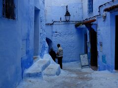 メディナに入りました。これこれ、この青い街を見たかったんだ〜。
モロッコでは旧市街をメディナと呼びます。サウジのメディナとは違うよ！