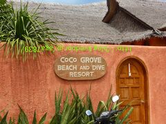 AM9：52　前の記事で紹介した　ホテルです
『Coco Grove Beach&Dive Resort』『ココ・グローブ・ビーチ＆ダイブ・リゾート』になります
agodaでは　3つ星　部屋数は91室　沸騰ワード10でも紹介されてたホテルです
デラックスルームで　￥8,000強　エグゼクティブ・ロイヤルオーキッドで￥10,000強
空港送迎あるみたいですね　それで　ココ・プリンスを使ってるのかな
もちろん有料だと思うけど　幾らだろうか？
