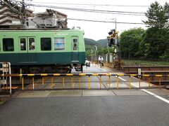 京阪電車・三井寺駅の踏切を越え
