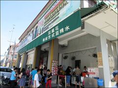 まずはホテルから歩くこと約１０分
イポーの街で有名な豆乳・豆腐花のお店
「奇峰豆腐花」 Funny Mountain Soya Bean 
