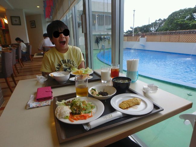 さー！朝です！<br />今日はマンタに会いに行くよ！<br /><br />朝食は添い寝の息子の分も無料で頂きました。<br />それも１１歳の今年が最後か・・・<br /><br />オムレツとかフレンチトーストとか美味しかったです(^o^)