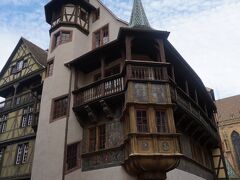 プフィスタの家、Maison Pfister
尖塔やフレスコ画が特徴的な館は、「ハウルの動く城」のモデルとなったようです。
