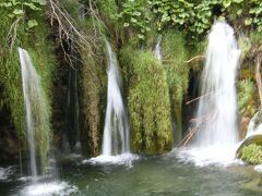 流水を滑らかに撮るとこんな写真になりました。
どちらの写真がお好きですか？