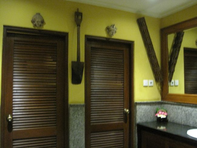 中はこんな感じ。<br />お外のバスルームだからといって<br />手抜きはありません。