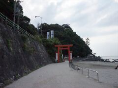 山上広苑から近鉄五十鈴川駅、
ここでバスを乗り換え、
近鉄五十鈴川駅から夫婦岩東口まで。

