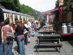 クルーズを終えて下船し、写真の「レイクサイド駅」から「レイクサイド＆ハヴァースウエイト鉄道」に乗りました。