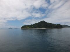 さて、いよいよ最初の目的地、二神島が近づいてきました!!