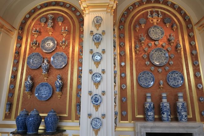 アウグスト強王の磁器収集熱は凄まじく、プロイセン王が持つ中国磁器のコレクションを手に入れたくて150個ほどの磁器と600人のザクセン兵を交換してしまったりととんでもないコレクター。