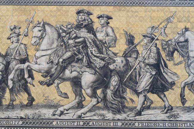 正面を向いている人物がアウグスト強王。<br />その奥が息子のアウグスト二世。