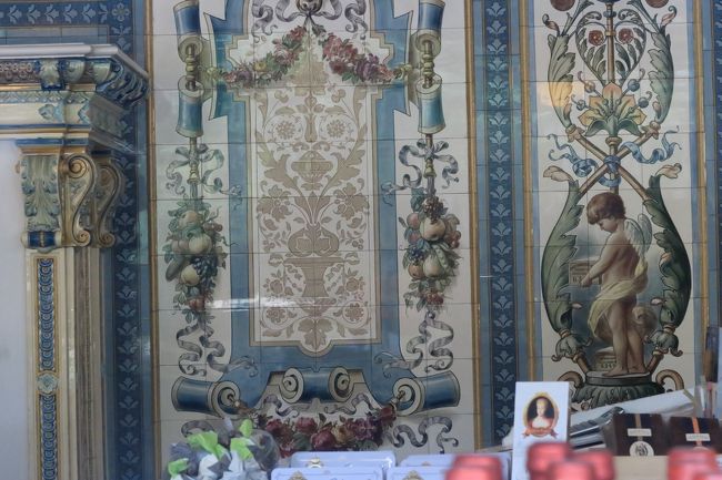 店内では牛乳やチーズなどの乳製品の他にキャンディーや石鹸などのお土産の取扱もありますがちょっと強気なお値段で、ツヴィンガーでEUR0.5で売られていた店内写真のポストカードが同じものでもここではEUR1.00。