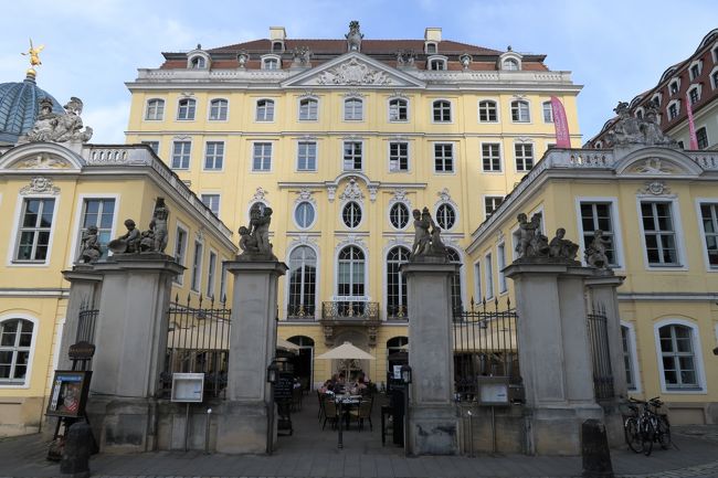 聖母教会の前にあるコーゼル・パレスのレストランで夕食を。<br />2000年に18世紀のオリジナルの建物のに復元され、現在はカフェレストランになっています。<br />コーゼル・パレスは1765年コーゼル伯爵が建てた宮殿。コーゼル伯爵はアウグスト強王と、側室のコーゼル伯爵夫人の間に生まれた子供。<br />コーゼル伯爵夫人は数多くの強王の側室の中でも一番有名で、コーゼル伯爵夫人はアウグスト強王の傍らで絶大な権力を手にしました。しかし強王の気移りと側近の陰謀により逮捕、幽閉され悲惨な最期を迎えました。