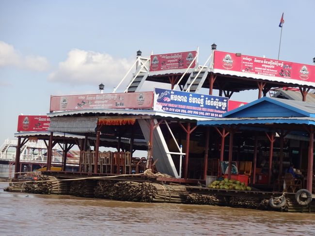 フローティングショップ<br />あちこちにあります。