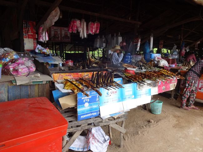 地元の人が、泳いだり、ＢＢＱしたりする所のよう。<br />日本で言う所の海水浴場（淡水浴？）で、焼いた魚介も売っている。