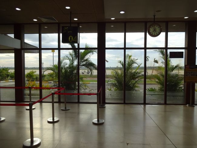 慌てたガイドさんが２時間前に行かなくては、と言っていたのですが、誰もいません。