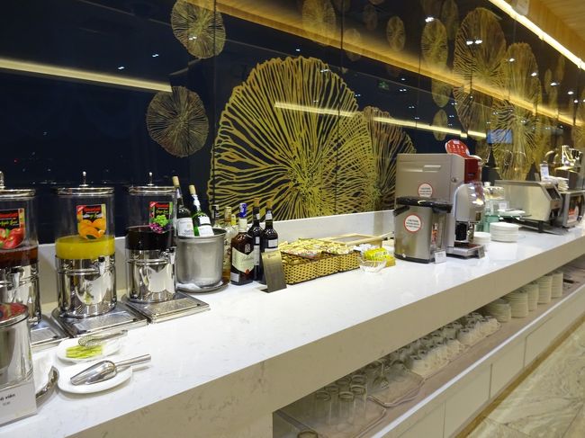 ソフトドリンク＆ワイン＆ウイスキー<br />バランタインが見えます