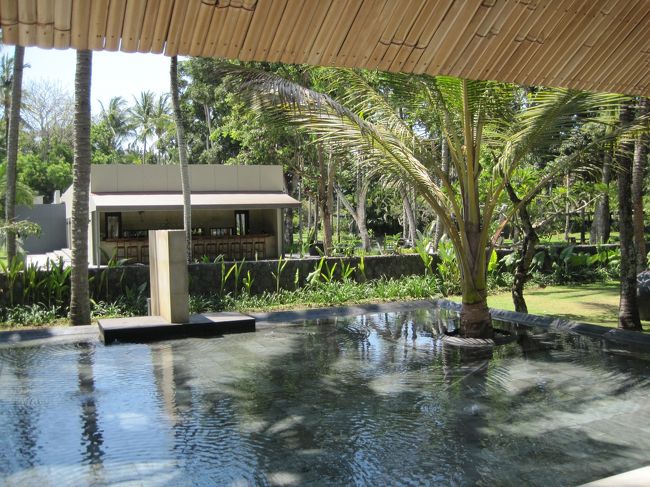 この建物は　南国ならでは<br />スコールの時はどうするのだろうか。。<br /><br />余計な心配をついついしてしまう。。