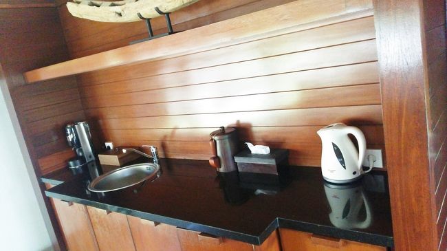 エステートというだけあって暮らせる勢いです。<br />石のキッチンがスタイリッシュです