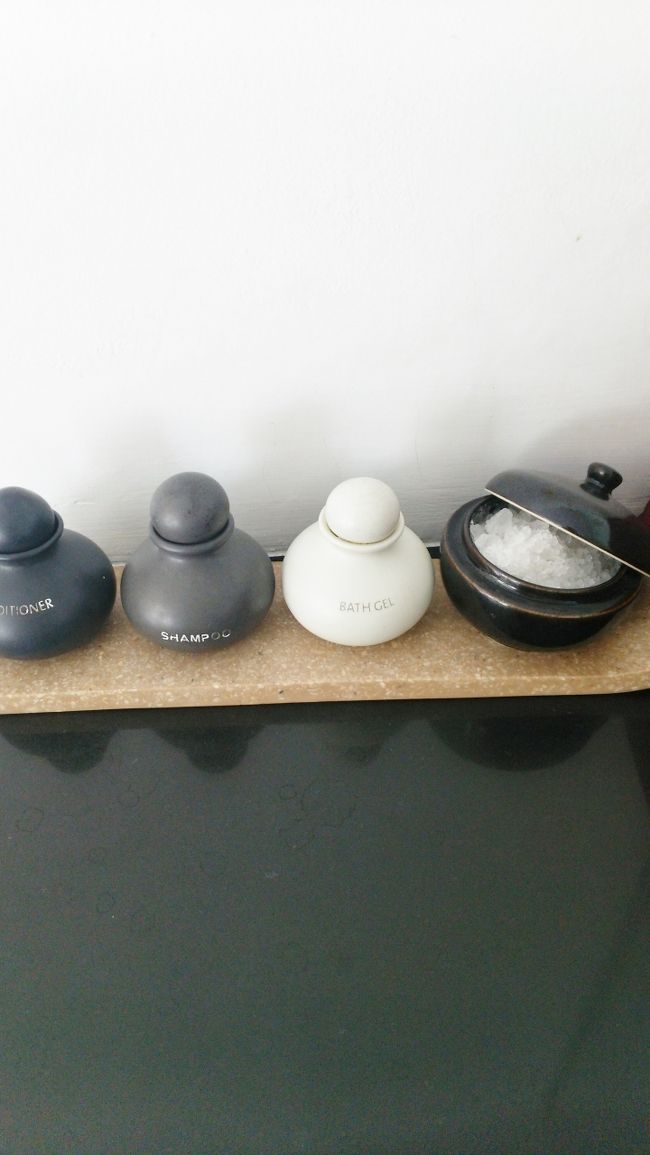 シャンプー　コンディショナー<br />バスジェル　そしてバスソルト<br /><br />バスソルトは嬉しいです