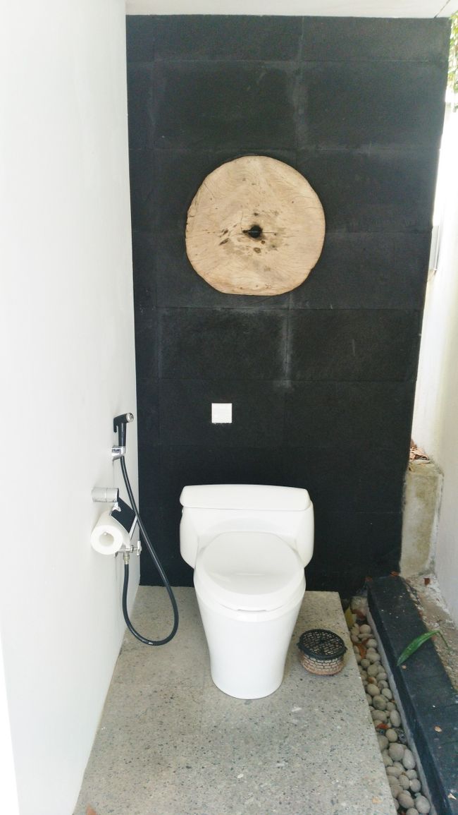 コチラもオープン。<br />座ると目の前はバスタブ。<br /><br />でもちょっぴりオシャレ