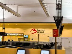 コートジボワール人の運転するタクシーでブリュッセル空港へ。空港について、チェックインを済ませると発券時間が…ん?…3時???

英仏海峡を越えた時に時間を早めることをすっかり忘れていて、5時間もブリュッセル市内を観光していたようです汗　この3週間後、そして4か月後に起こる悲劇の舞台になった場所で深夜まで気楽に刊行していたなんて思うと、懐かしい思い出とともにぞっとした気持ちがでてきます。