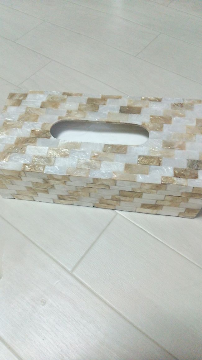 海でゆるゆるしていると。。<br />ヌサドゥァの海らしく　売り子の方がやってきました<br /><br />欲しかったシェルのティッシュケースがあったので<br />言い値のナンブンノイチで購入。<br />適正価格チェック済みであります。<br /><br />海辺でのお買い物は適正価格を知っていると<br />ぼったくられないので安心です。<br /><br /><br />★★★ 続き ★★★<br /><br />ブンブバリ