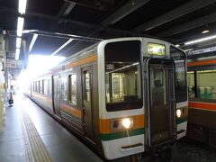 ＪＲの青空フリー切符を使って、豊橋駅まで。
豊橋駅からは飯田線に乗り換えます。
豊橋駅から三河東郷まで、1時間近くかかります。