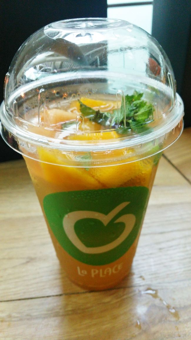 マンゴードリンク？だったかな。<br />カットマンゴーが入ったドリンクで<br />ミントが爽やかさを添えてくれます。