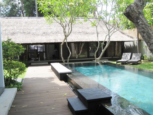 プール付きヴィラとも今日でお別れです。<br />人目を気にせず 夜も泳げるし<br />本当に良いお部屋でした