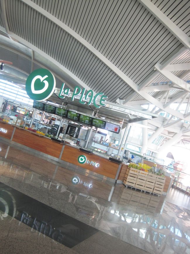 グリーンベースで お店のロゴが可愛い?<br />